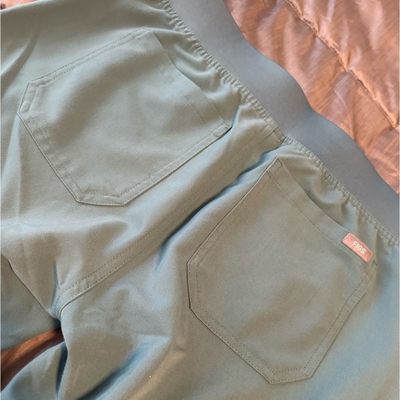Figs teal scrub pants size small - Picture 3 of 3